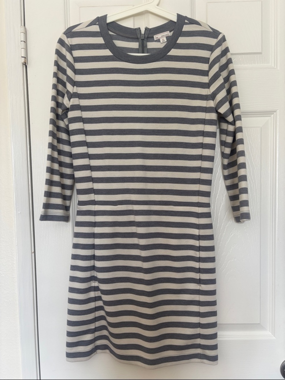 Gap XS Striped Crewneck Sheath Dress in Gray and Cream